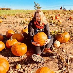 Meet your Posher, Monica